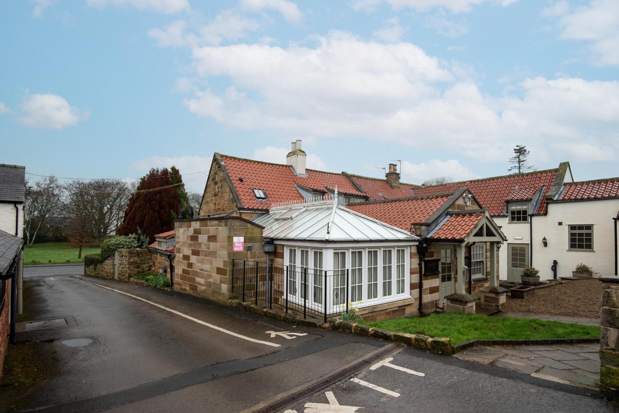 The King'S Head Inn - The Inn Collection Group เกรทเอย์ตัน ภายนอก รูปภาพ